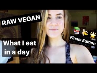 RAW VEGAN - What I Eat In A Day - Finals Edition (Ciao Ella)