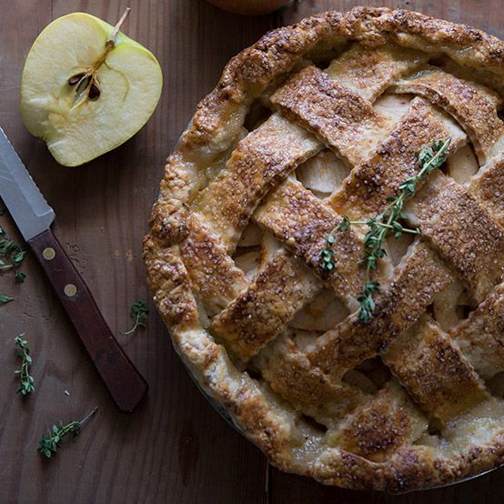 Apple Pie with Smoky GruyÃ¨re Thyme Crust