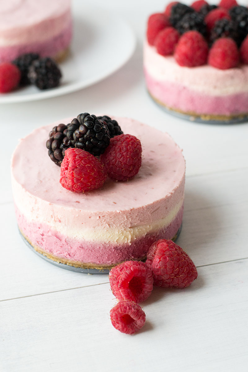 Berry Stripe No-Bake Mini Cheesecakes | siftandwhisk.com