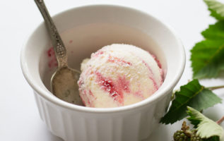 Blackberry Swirl Ice Cream | siftandwhisk.com