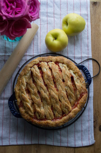 Four & Twenty Blackbirds' Blushing Apple Pie (Apple pie with a beet puree - Surprisingly delicious!) | siftandwhisk.com