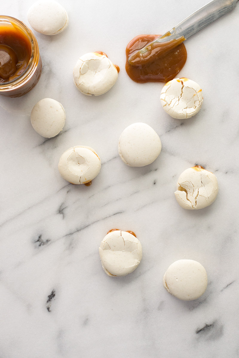 Vanilla Bean Macarons & Dulce de Leche | siftandwhisk.com
