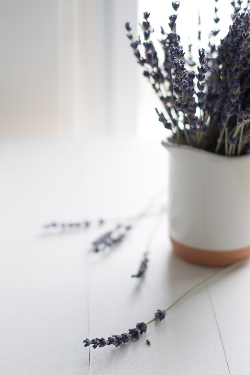 Earl Grey Cake with Chocolate Lavender Frosting | siftandwhisk.com