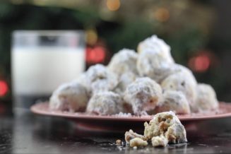 Traditional Mexican Wedding Cookies | ringfingertanline.com
