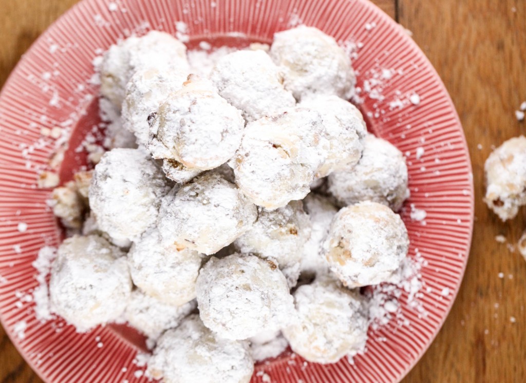 Traditional Mexican Wedding Cookies | ringfingertanline.com