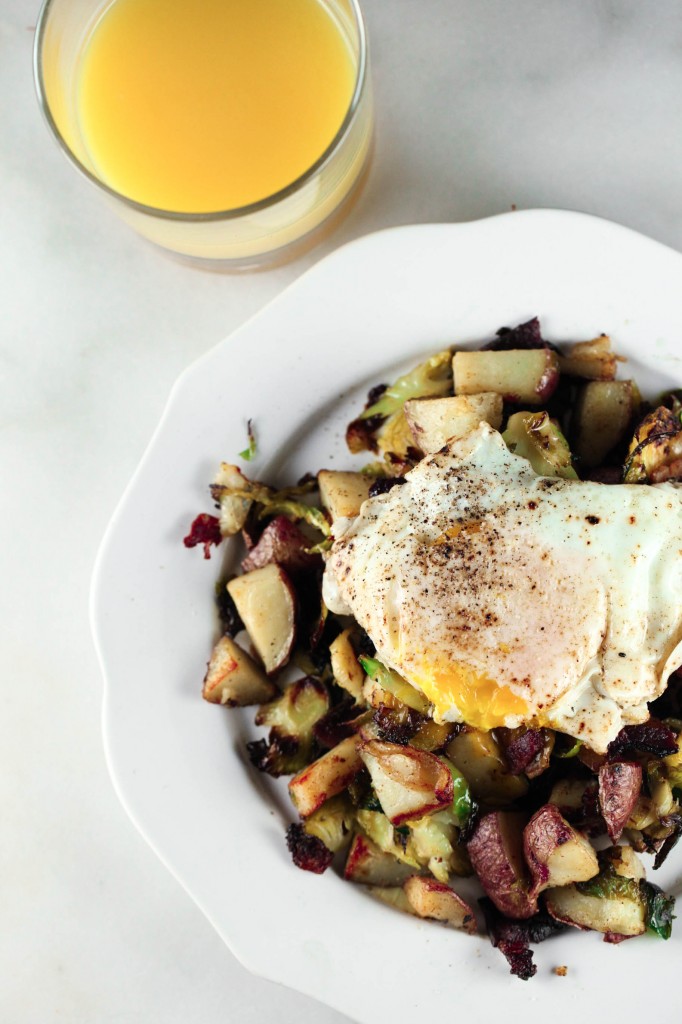 Potato and Brussels Sprouts Breakfast Hash | ringfingertanline.com
