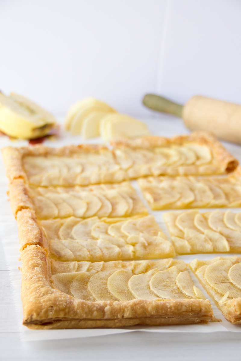Easy Puff Pastry Honey Apple Tart. Takes 45 minutes total and only 5 ingredients! | siftandwhisk.com
