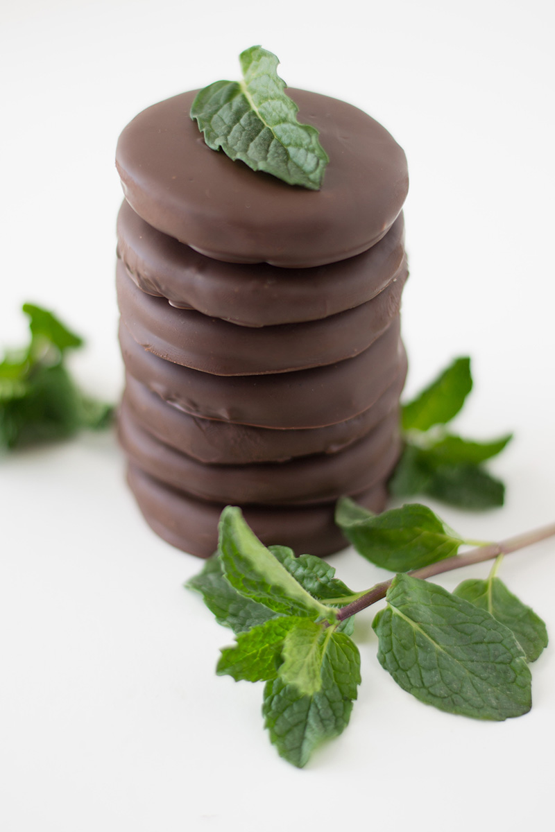 DIY Girl Scout Cookie Knockoffs (Thin Mints) | siftandwhisk.com