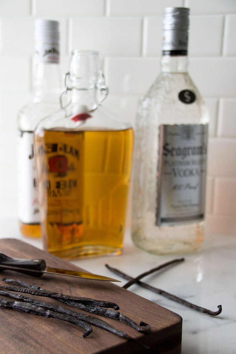 Baking Basics: Homemade Vanilla Extract | siftandwhisk.com