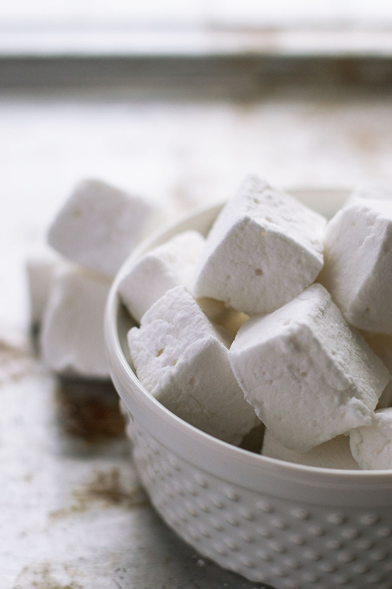 Homemade Vanilla Marshmallows | siftandwhisk.com