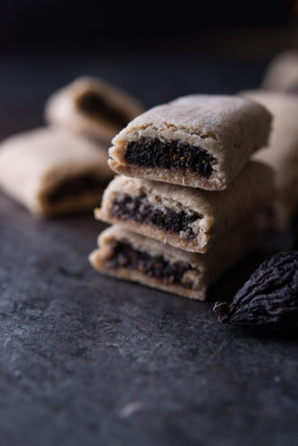 Vegan Homemade Fig Newtons | These cookies are even better than storebought versions, and they are so addictive!