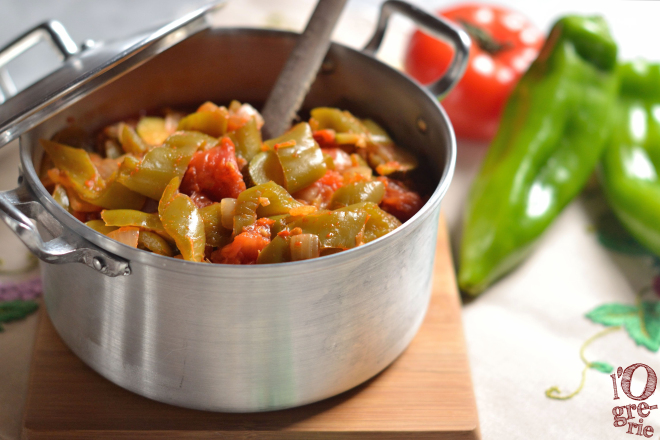 Lecsó - stewed peppers and tomatoes, an easy and vegetarian Hungarian dish
