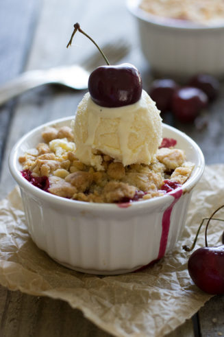 Individual Cherry Almond Crisps | siftandwhisk.com